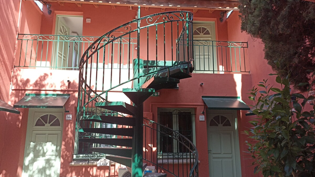 Le Patio des Papes 6