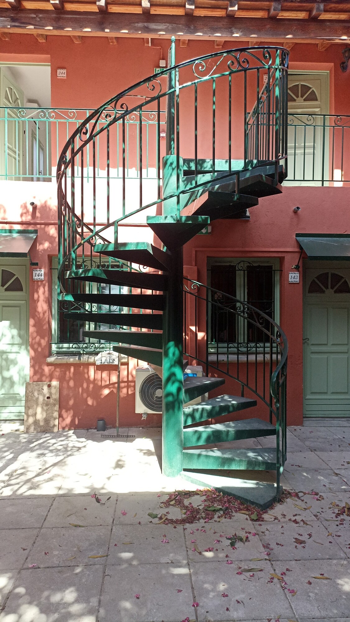 Le Patio des Papes 2