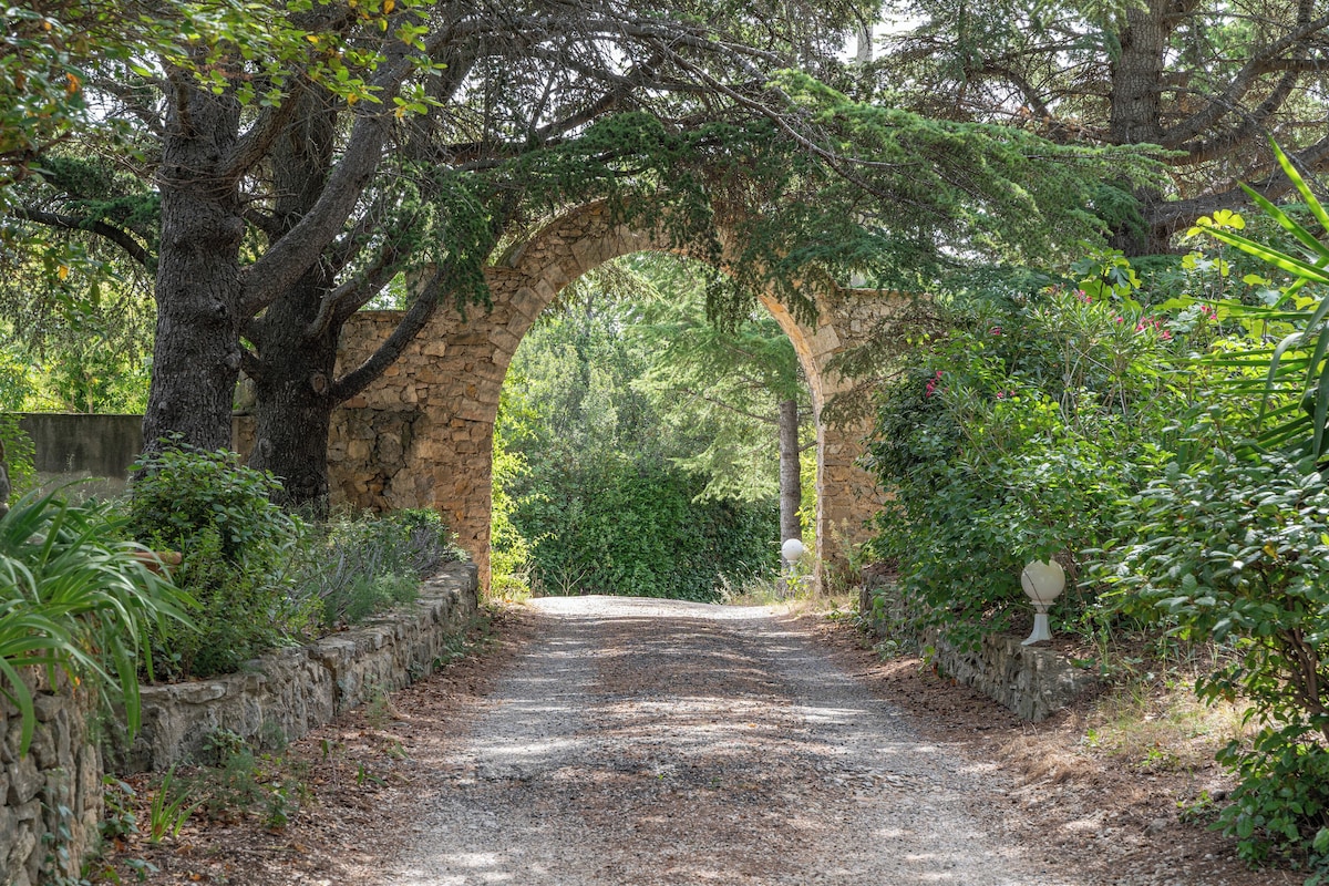 LA BASTIDE LE JAS