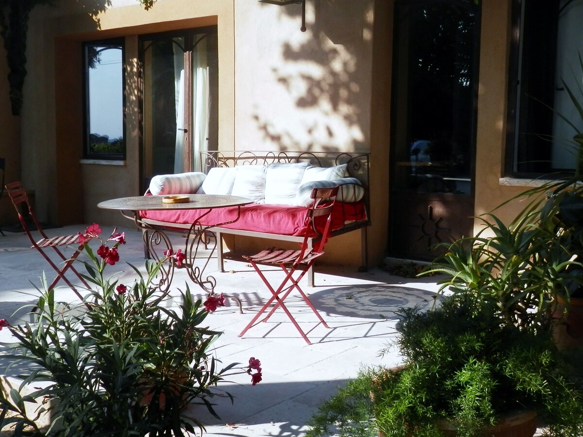 BEAU GITE EN PROVENCE ENTIEREMENT NEUF 60 M2 AU PIED DES DENTELLES DE MONTMIRAIL 3